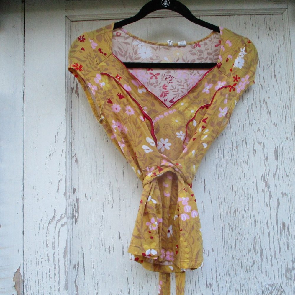 Anthropologie’s Moth Top Women's S Yellow Floral Short Sleeve Pink & Red Flowers - Picture 4 of 13
